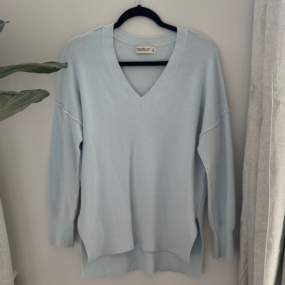 Abercrombie V neck sweater baby blue